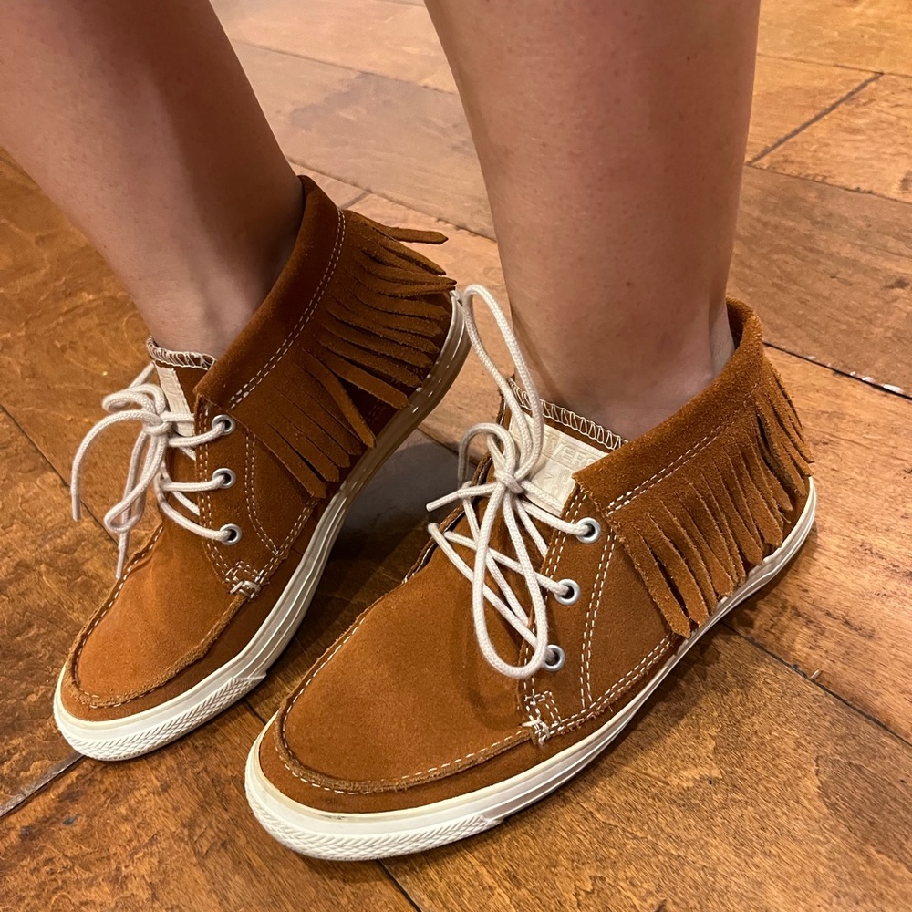 Converse All Star cognac colored boho size 6 moccasin